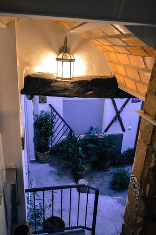 Imagen de los exteriores del Apartamentos Golondrinas De La Alhambra. Foto 8