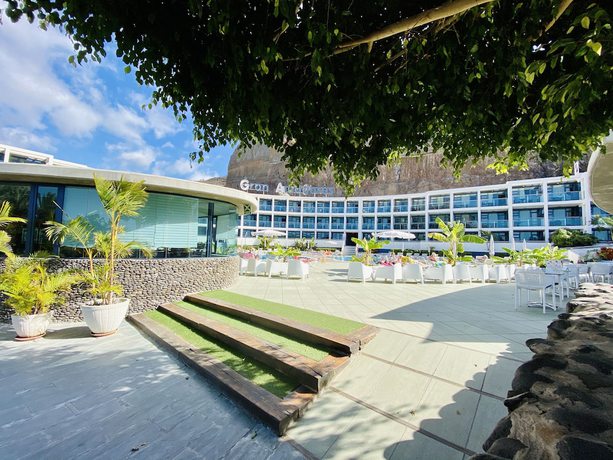 Imagen de los exteriores del Apartamentos Gran Amadores. Foto 13