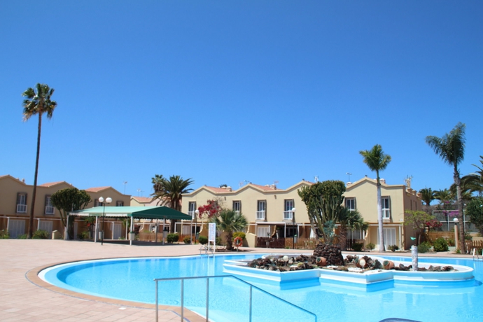 Imagen de la piscina del Apartamentos Green Oasis Club. Foto 14