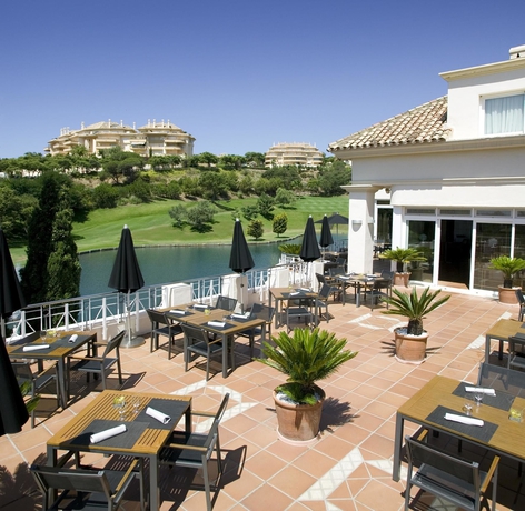 Imagen del bar/restaurante del Apartamentos Greenlife Golf Marbella. Foto 3