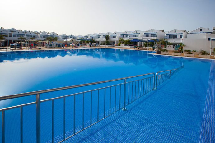 Imagen de la piscina del Apartamentos Grupotel Cinco Plazas. Foto 15