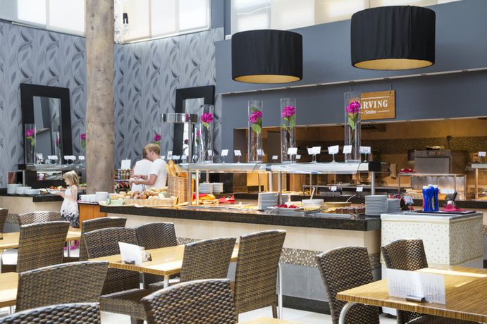 Imagen del bar/restaurante del Apartamentos Grupotel Playa Feliz. Foto 4