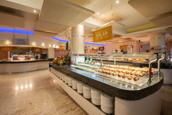 Imagen del bar/restaurante del Apartamentos Grupotel Tres Vidas. Foto 2