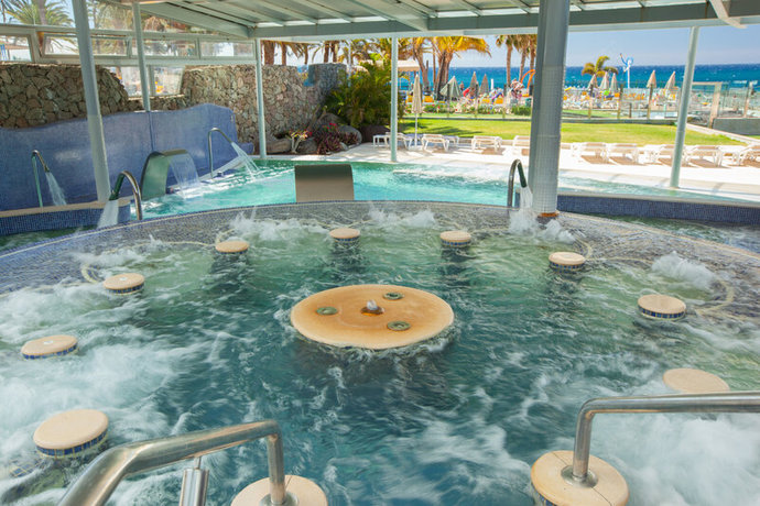 Imagen de la piscina del Apartamentos Grupotel Tres Vidas. Foto 34