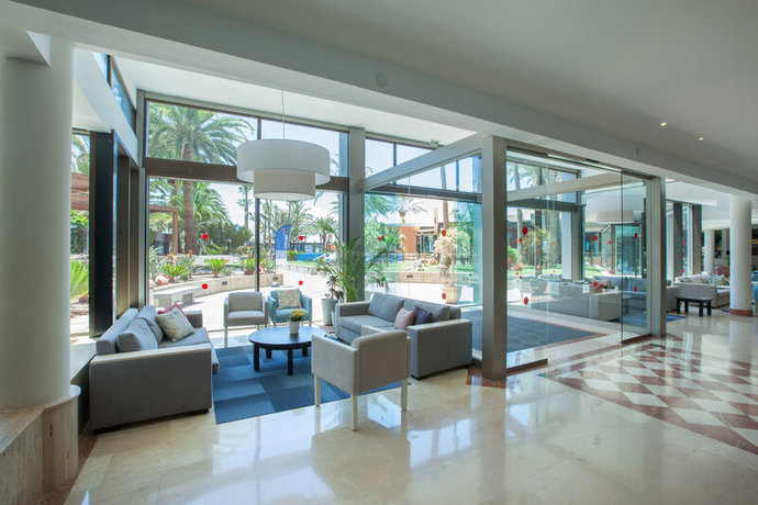 Imagen de los interiores del Apartamentos Grupotel Tres Vidas. Foto 31