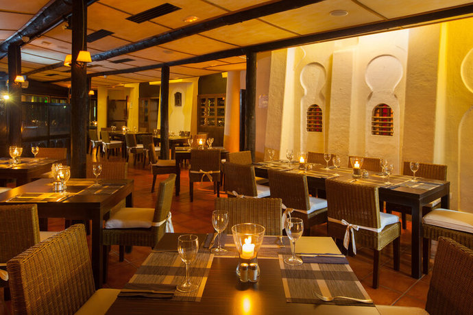 Imagen del bar/restaurante del Apartamentos Grupotel Tres Vidas. Foto 4