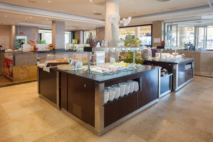 Imagen del bar/restaurante del Apartamentos Grupotel Tres Vidas. Foto 7