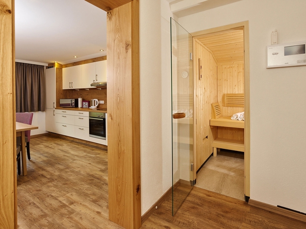 Imagen de los interiores del Apartamentos Gr&uuml;nwald Resort. Foto 15
