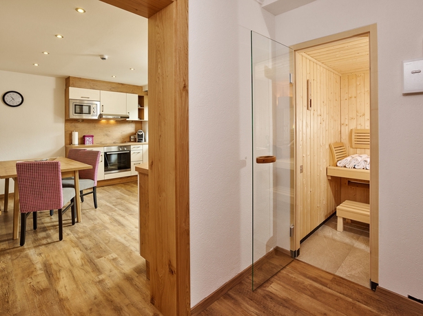 Imagen de los interiores del Apartamentos Gr&uuml;nwald Resort. Foto 16