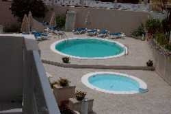 Imagen de la piscina del Apartamentos Guatiza. Foto 3