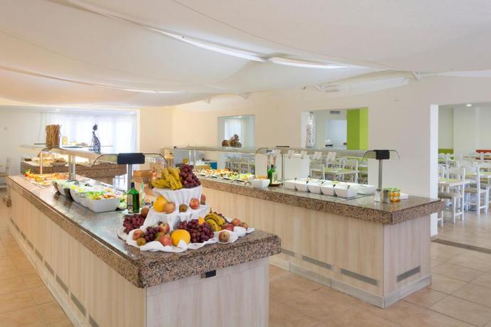 Imagen del bar/restaurante del Apartamentos HSM Club Torre Blanca. Foto 15