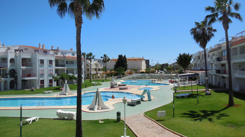 Imagen de la piscina del Apartamentos Habitat - Playa Romana 3000. Foto 12