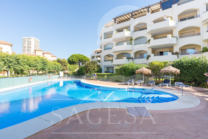 Imagen de la piscina del Apartamentos Hacienda Playa. Foto 25