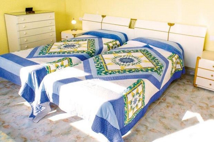 Imagen general del Apartamentos Hamilton Court, Santo Tomas. Foto 1