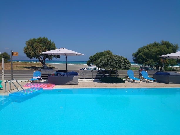 Imagen de la piscina del Apartamentos Haridimos. Foto 10