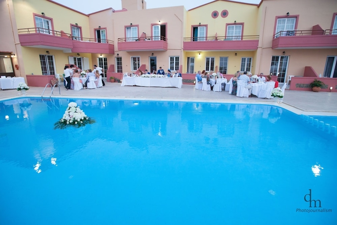 Imagen de la piscina del Apartamentos Haridimos. Foto 11