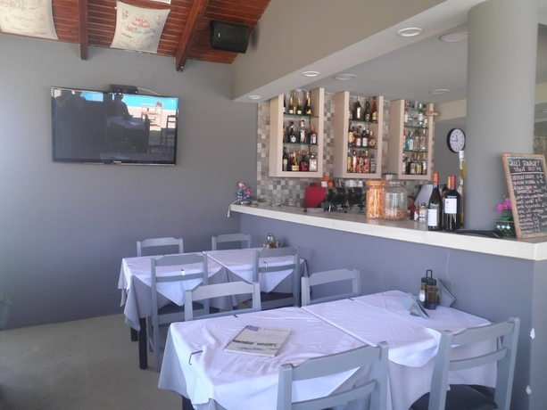 Imagen del bar/restaurante del Apartamentos Haridimos. Foto 4