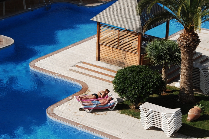 Imagen de la piscina del Apartamentos Hg Tenerife Sur. Foto 6