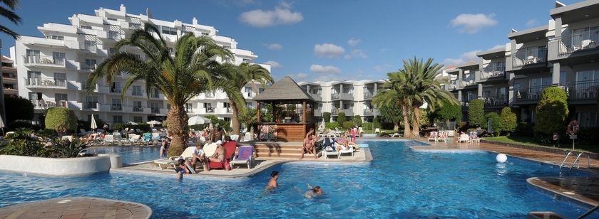 Imagen de la piscina del Apartamentos Hg Tenerife Sur. Foto 7