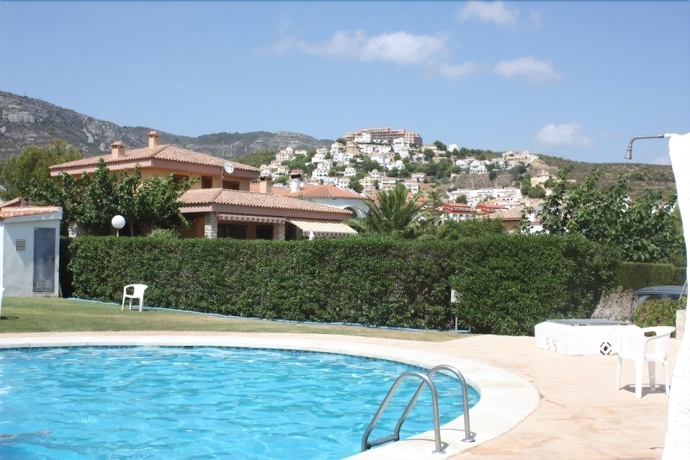 Imagen de la piscina del Apartamentos Hibiscus 3000. Foto 17