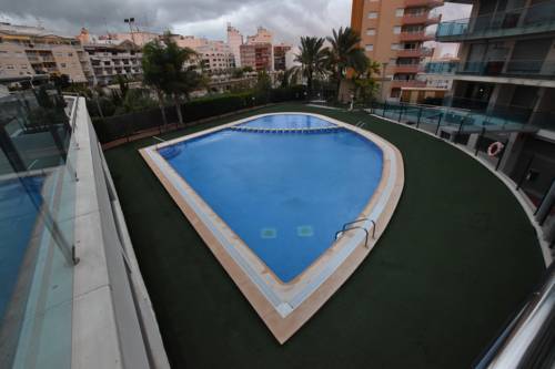 Imagen de la piscina del Apartamentos Homeincalpe Borumbot. Foto 9