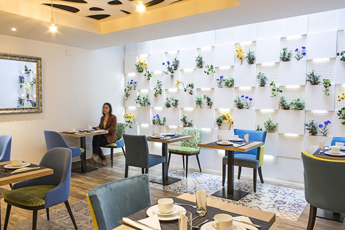 Imagen del bar/restaurante del Apartamentos Hostemplo Suites. Foto 5