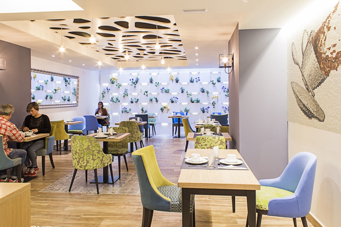 Imagen del bar/restaurante del Apartamentos Hostemplo Suites. Foto 9