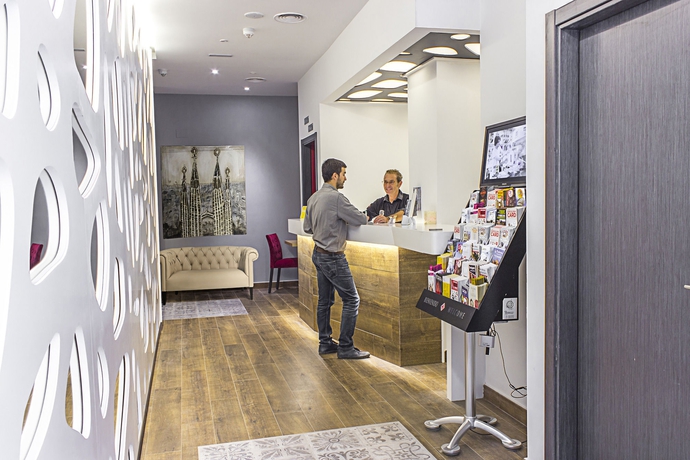 Imagen de los interiores del Apartamentos Hostemplo Suites. Foto 13