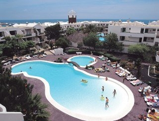 Imagen de la piscina del Apartamentos Hotetur Playa Lanzarote. Foto 11