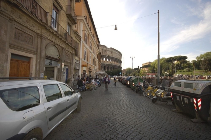 Imagen de los exteriores del Apartamentos House and The City - Colosseo. Foto 10