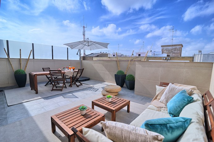 Imagen de los exteriores del Apartamentos Hq Rooms Apartments San Vicente. Foto 17