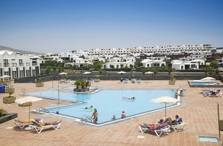 Imagen de la piscina del Apartamentos IBEROSTAR LA BOCAYNA PARK. Foto 7