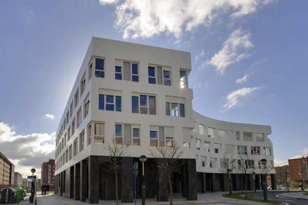 Imagen general del Apartamentos IRENAZ VITORIA. Foto 9