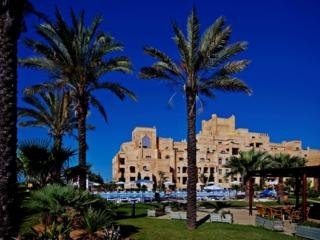 Imagen general del Apartamentos Iberostar Isla Canela Park. Foto 2