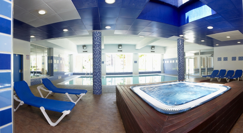 Imagen de la piscina del Apartamentos Ibersol SPA Aqquaria. Foto 15