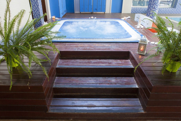 Imagen de la piscina del Apartamentos Ibersol SPA Aqquaria. Foto 16