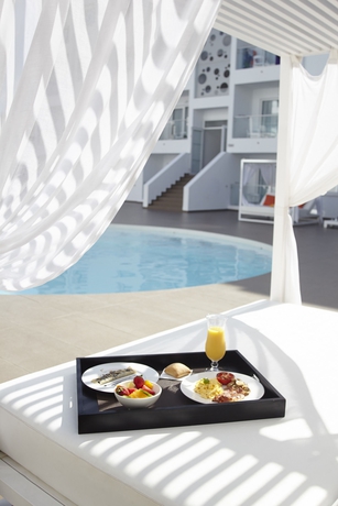 Imagen del bar/restaurante del Apartamentos Ibiza Sun Apartments. Foto 2