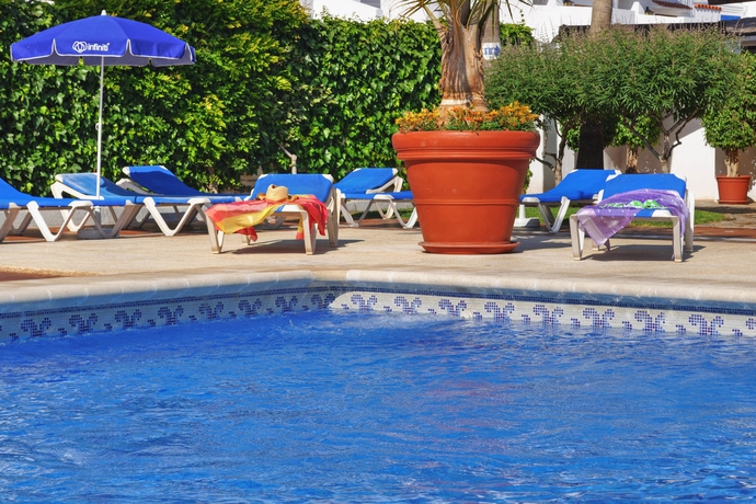 Imagen de la piscina del Apartamentos Infiniti Beach Resort. Foto 16