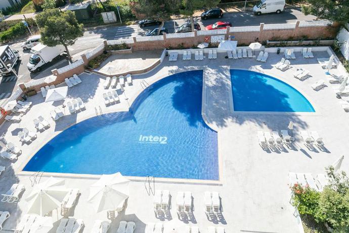 Imagen de la piscina del Apartamentos Inter 2 Salou. Foto 14