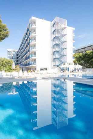 Imagen de la piscina del Apartamentos Inter 2 Salou. Foto 15