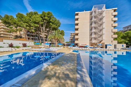 Imagen de la piscina del Apartamentos Inter 2 Salou. Foto 19
