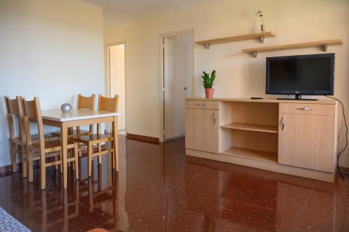 Imagen general del Apartamentos InterSalou Beach. Foto 4