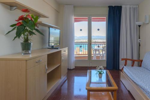Imagen general del Apartamentos InterSalou Beach. Foto 5