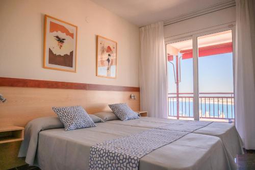 Imagen general del Apartamentos InterSalou Beach. Foto 6