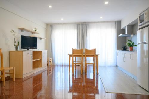 Imagen general del Apartamentos InterSalou Beach. Foto 7