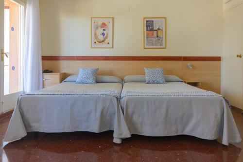 Imagen general del Apartamentos InterSalou Beach. Foto 11