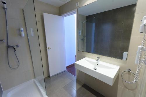 Imagen general del Apartamentos InterSalou Beach. Foto 13