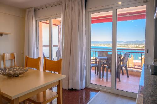 Imagen general del Apartamentos InterSalou Beach. Foto 16