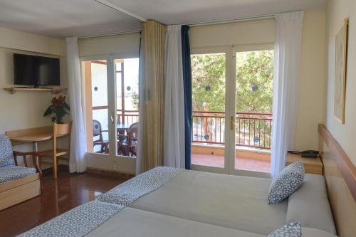 Imagen general del Apartamentos InterSalou Beach. Foto 17