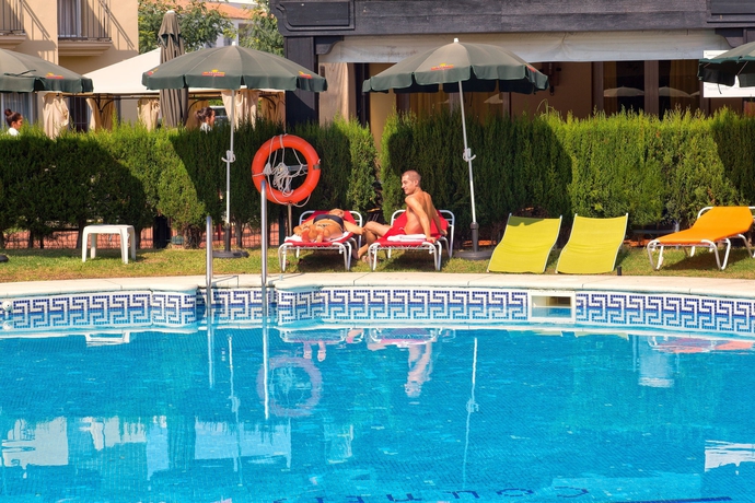 Imagen de la piscina del Apartamentos Interpass Golf Playa Country Club. Foto 14